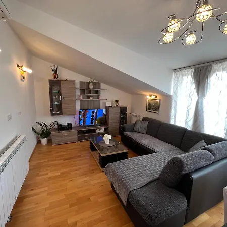 アパート Luxury Iris フヴァル