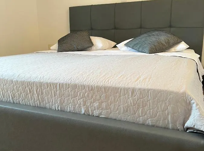 Luxury Iris شقة هفار