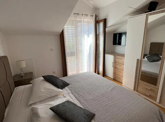 Luxury Iris 흐바르