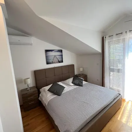 Luxury Iris Apartment